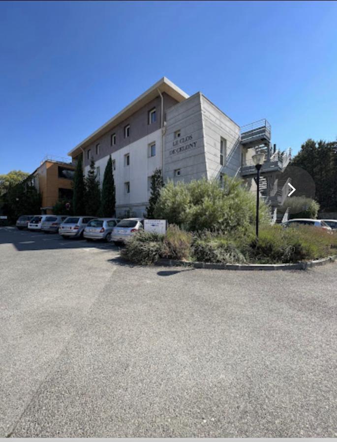 Joli Studio Le Clos D'Aix Avec Grande Terrasse Piscine Et Parking Gratuit エクス＝アン＝プロヴァンス エクステリア 写真
