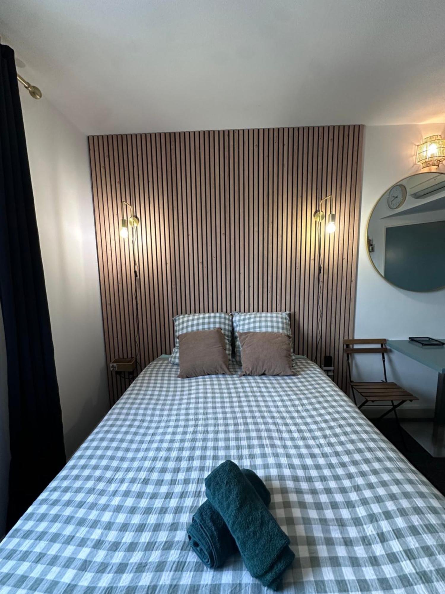 Joli Studio Le Clos D'Aix Avec Grande Terrasse Piscine Et Parking Gratuit エクス＝アン＝プロヴァンス エクステリア 写真